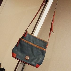 DOONEY & BOURKE ADJUSTABLE CROSS BODY BAG